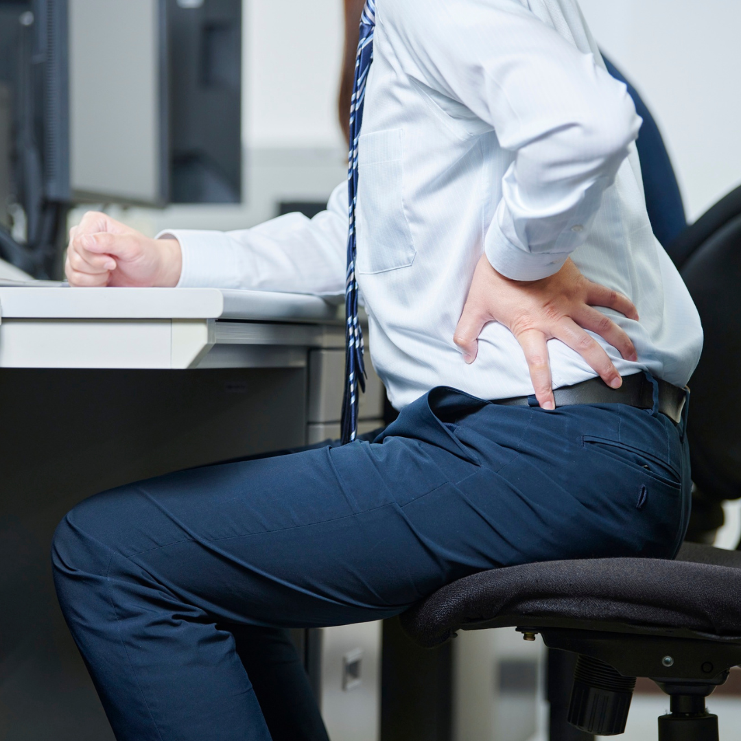 Soulager le dos au bureau : 5 conseils essentiels pour une assise sans douleur